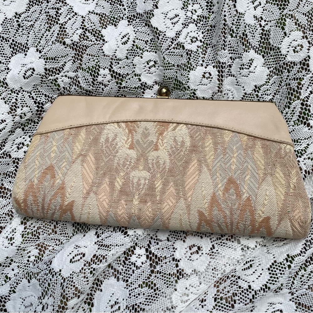 Vintage envelope clasp chain handle tapestry bag purse cream neutral natural